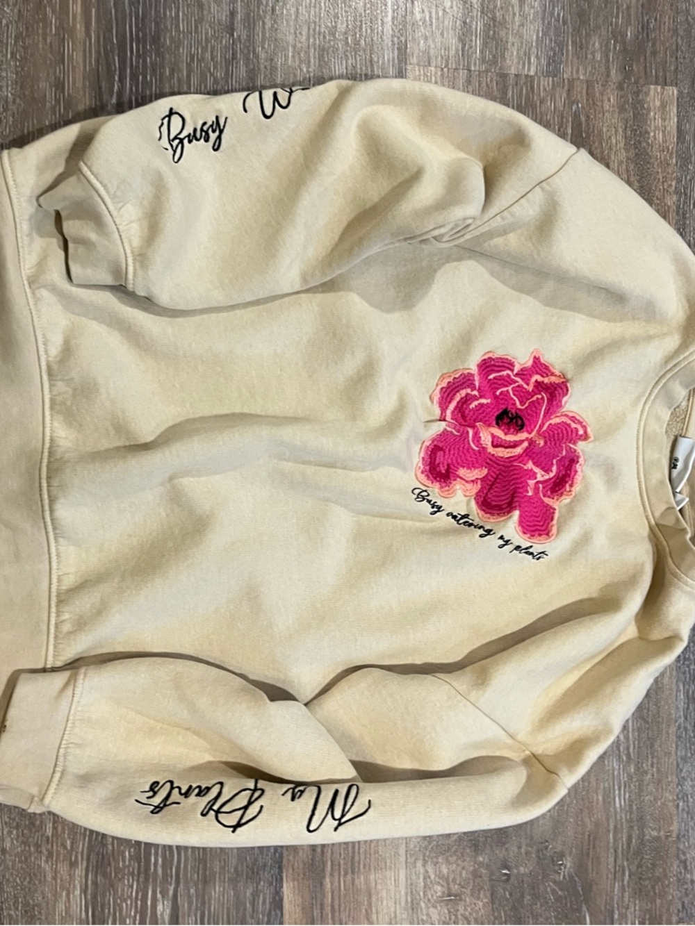 Daisy Cream Pullover Sweatshirt with Pink Flower Detail